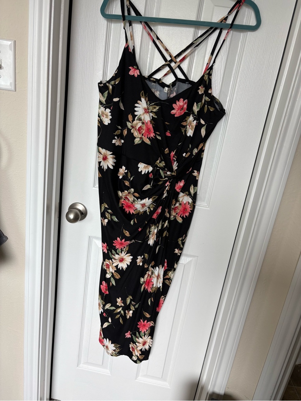 nine britton Black Floral Crisscross Strap Dress